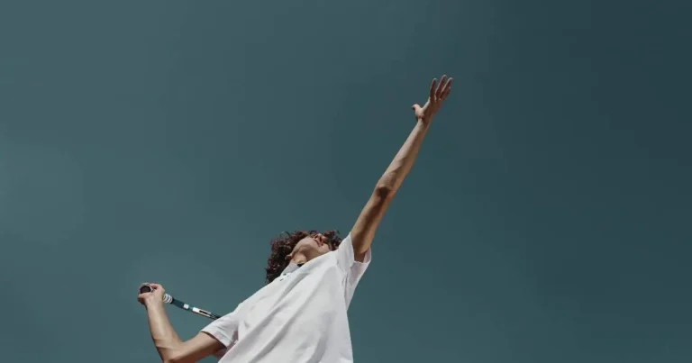 Tennis player serving the ball, symbolizing the focus and physical skill required in the Outer Game of professional tennis